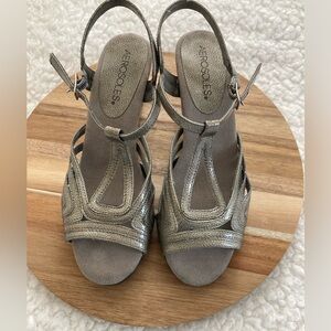 Aerosoles women’s silver kitten heel sandals, size 6.5